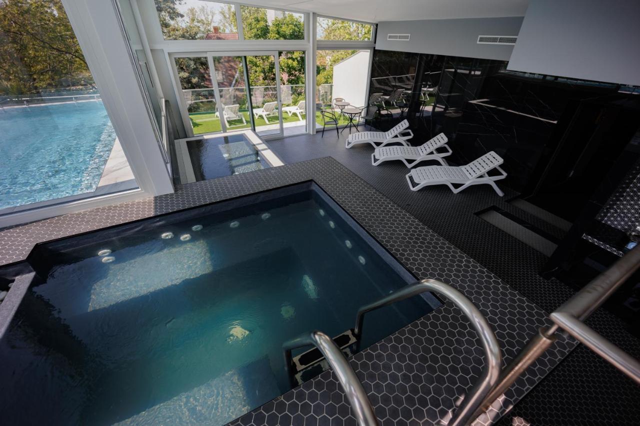 Villa Bauhaus Wellness Apartman Fsz. 1 Шіофок Екстер'єр фото
