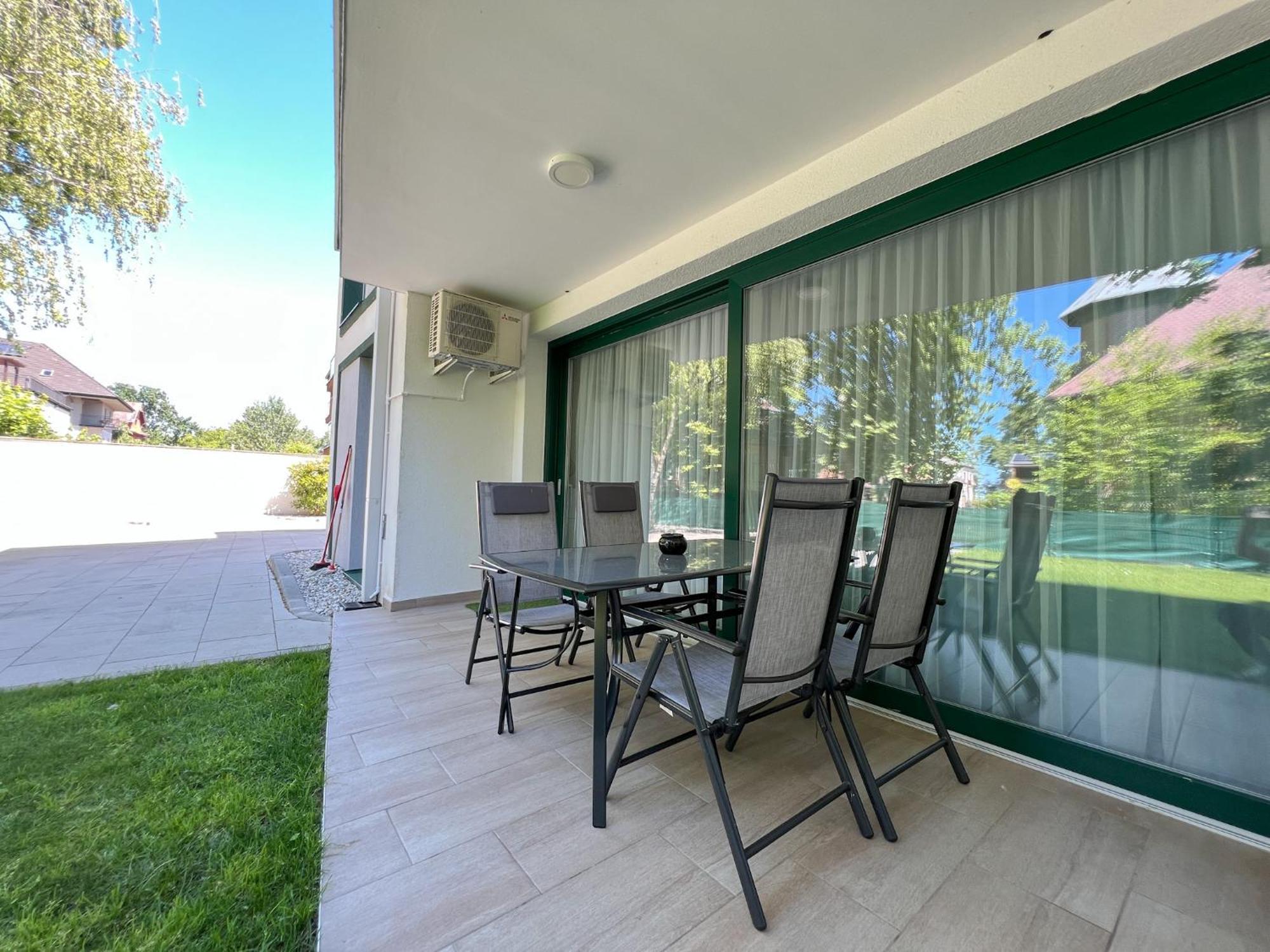 Villa Bauhaus Wellness Apartman Fsz. 1 Шіофок Екстер'єр фото
